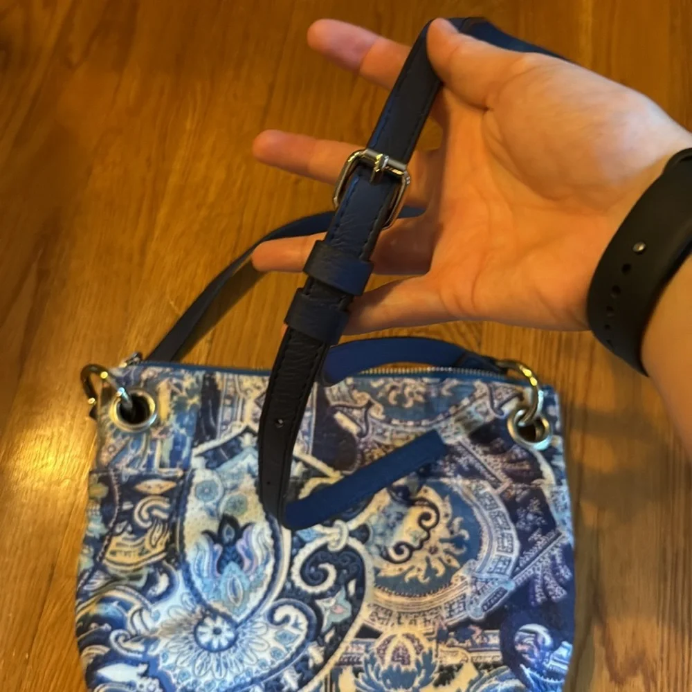 Chico's‎ blue paisley tapestry crossbody bag silver accents adjustable strap